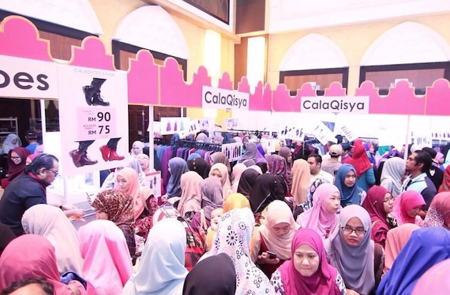 2- Mengapa Orang Sanggup Beratur Panjang Demi Festival Nombor 1 Malaysia Ini? - ROTIKAYA